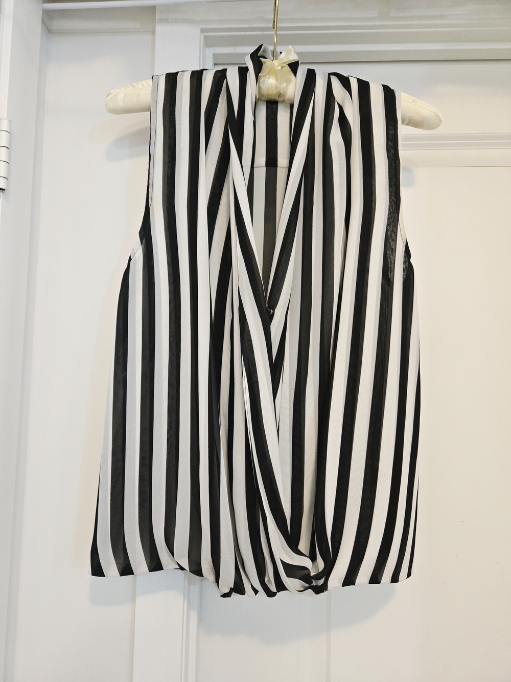 Sleeveless Black & White Vertical Stripe V-Neck Blouse XS